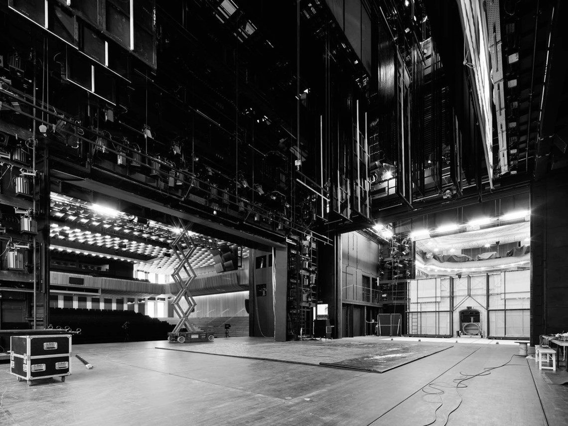 Theater_und_Orchester_-_Bühne_Marguerre-Saal (1).jpeg